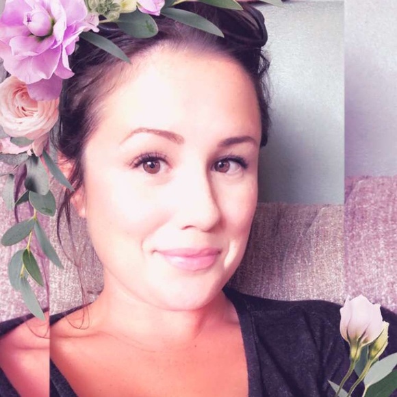 Meet your Posher, Cheyenne - Picture 3 of 7